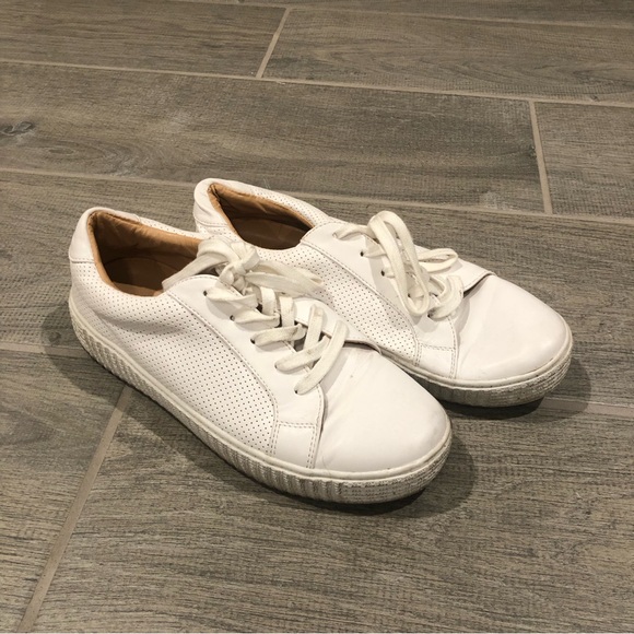 Steve Madden White Sneakers - Picture 1 of 3